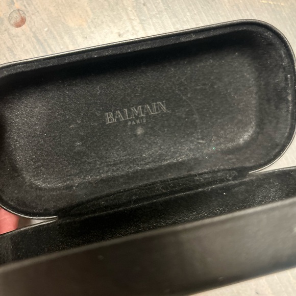 Balmain glasses case
Looks & works great - Picture 6 of 9